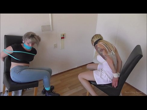 ❤️ Fíkill / bundin og kæfð / stúlka í neyð ️ Klám hjá okkur