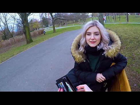 ❤️ Gleypir heitt ásamt ókunnugra fyrir peninga - blástur í garðinum eftir Evu Elfie ️ Klám hjá okkur